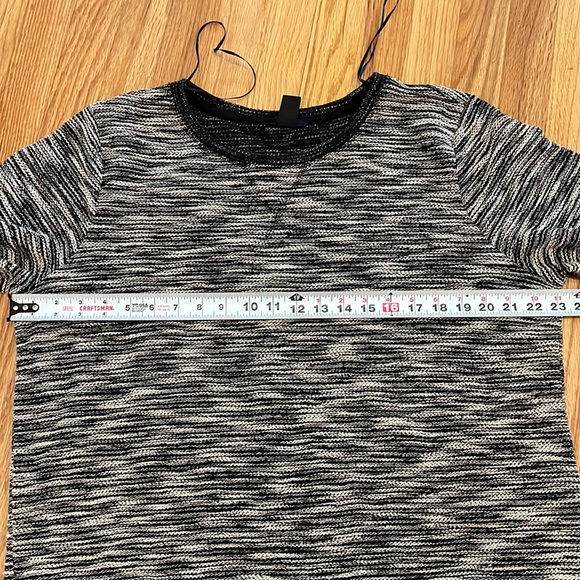 H&M | 3/4 sleeve high-low cotton knit sweater in marled black & cream, large - Picture 13 of 16